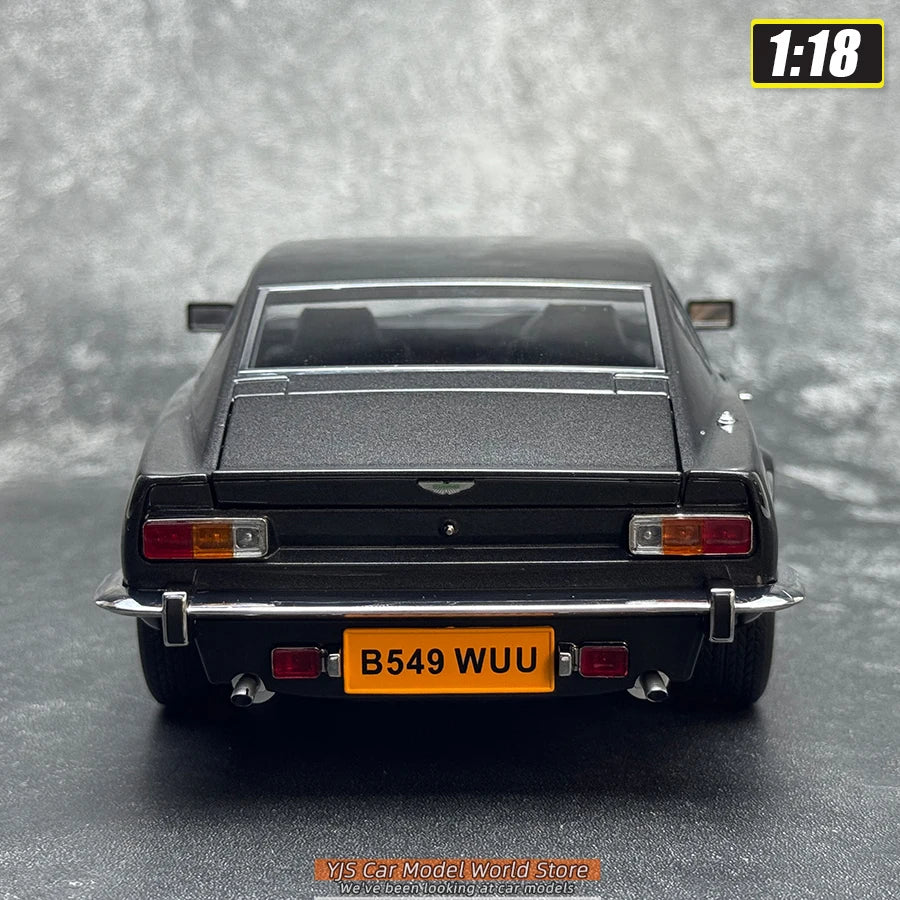 1:18 Aston Martin V8