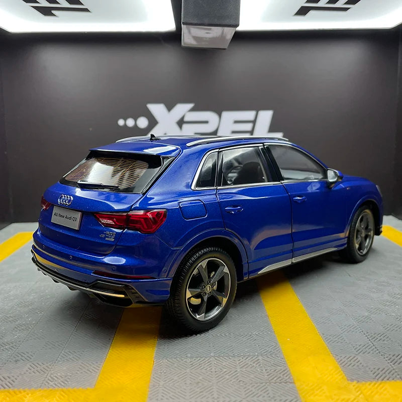 1:18 AUDI Q3