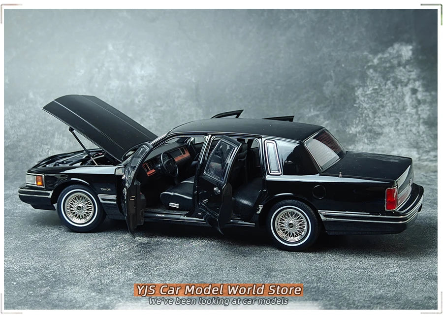 1:18 Lincoln TOWNCAR