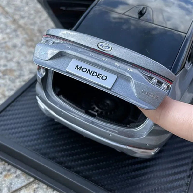 1:18 Ford Mondeo 2022