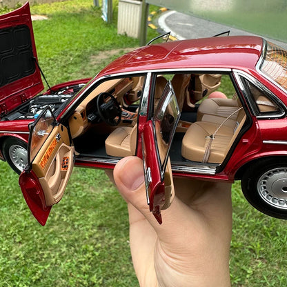 1:18 Jaguar XJ6 Daimler XJ40