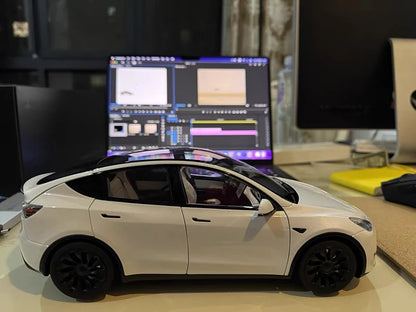 1:18 Tesla Model Y
