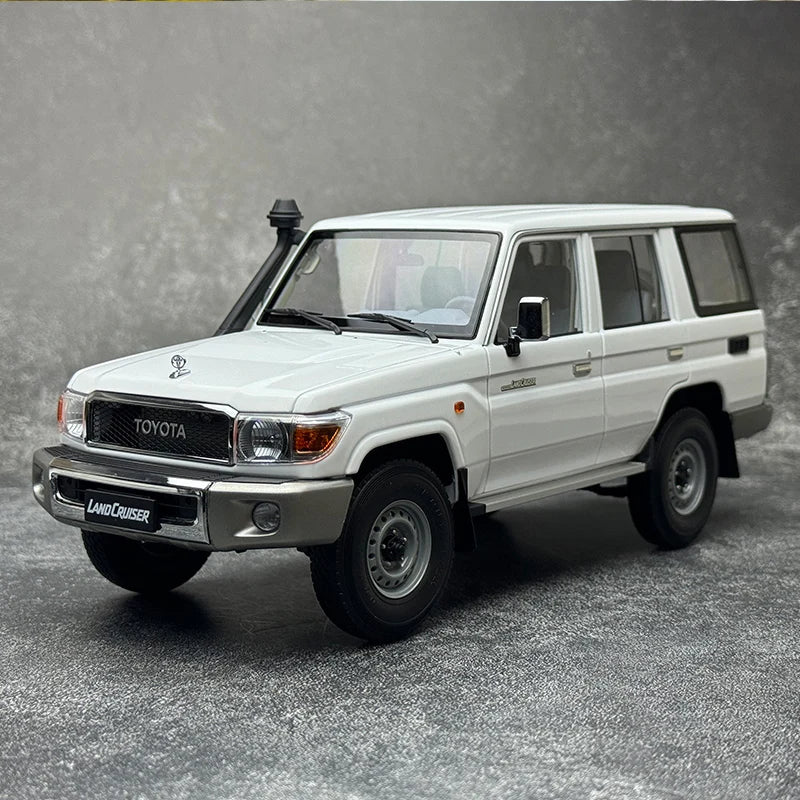 1:18 Land Cruiser 76 2017
