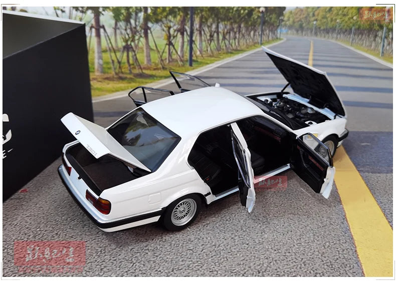 1:18 BMW 7 Series E32 730i 1986