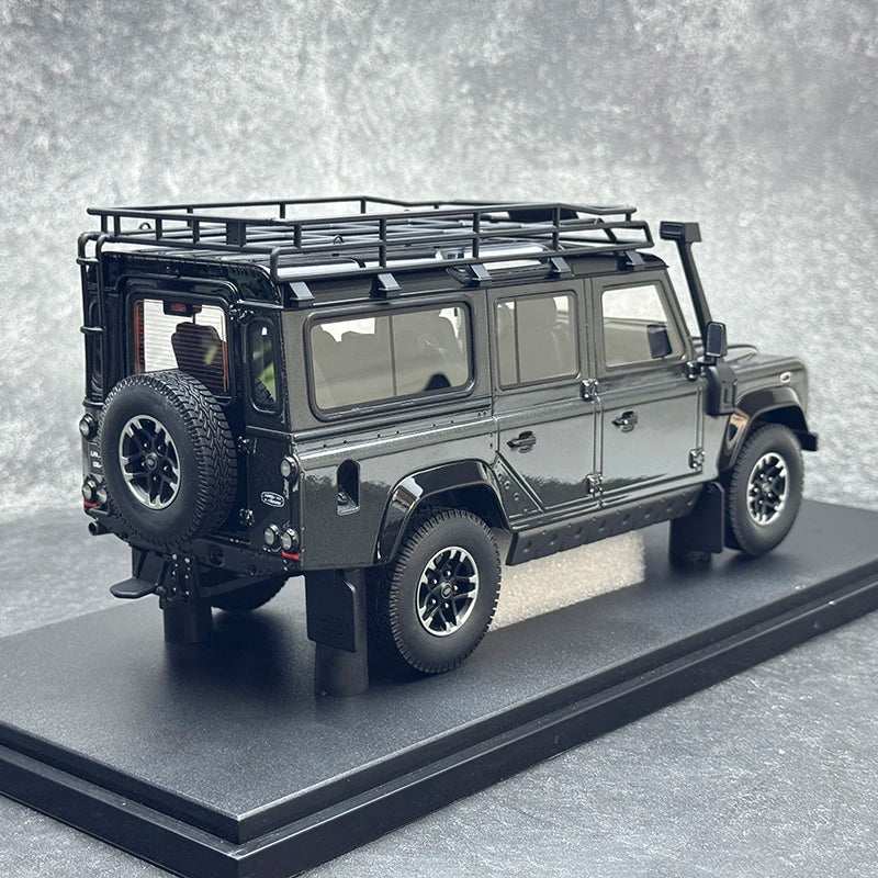 1:18 Land Rover Defender 110 SW 2016
