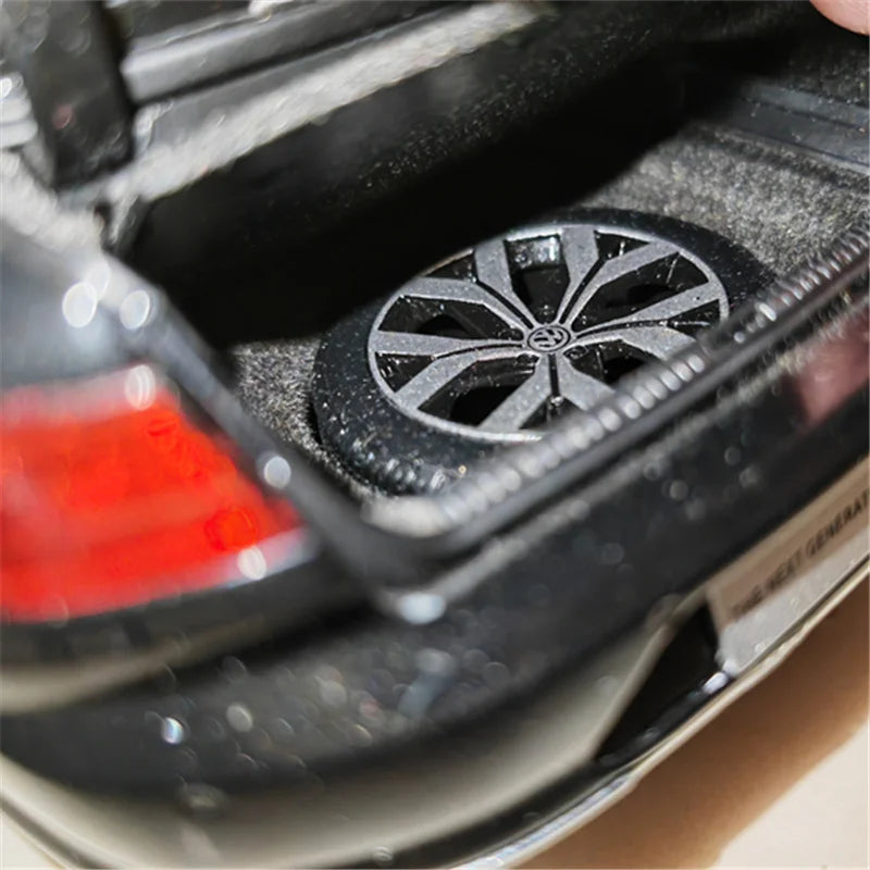 1:18 2017 Volkswagen Magotan B8