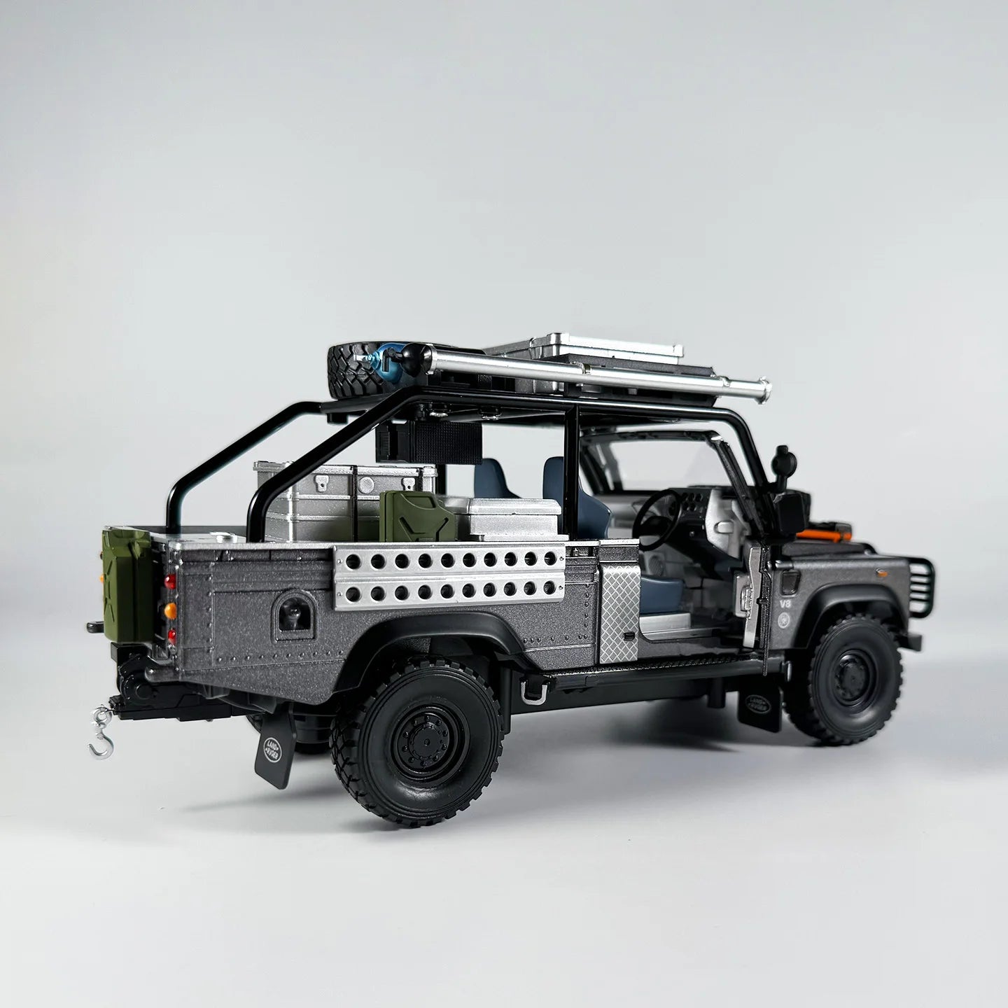 1:24 Land Rover Defender Camel Trophy