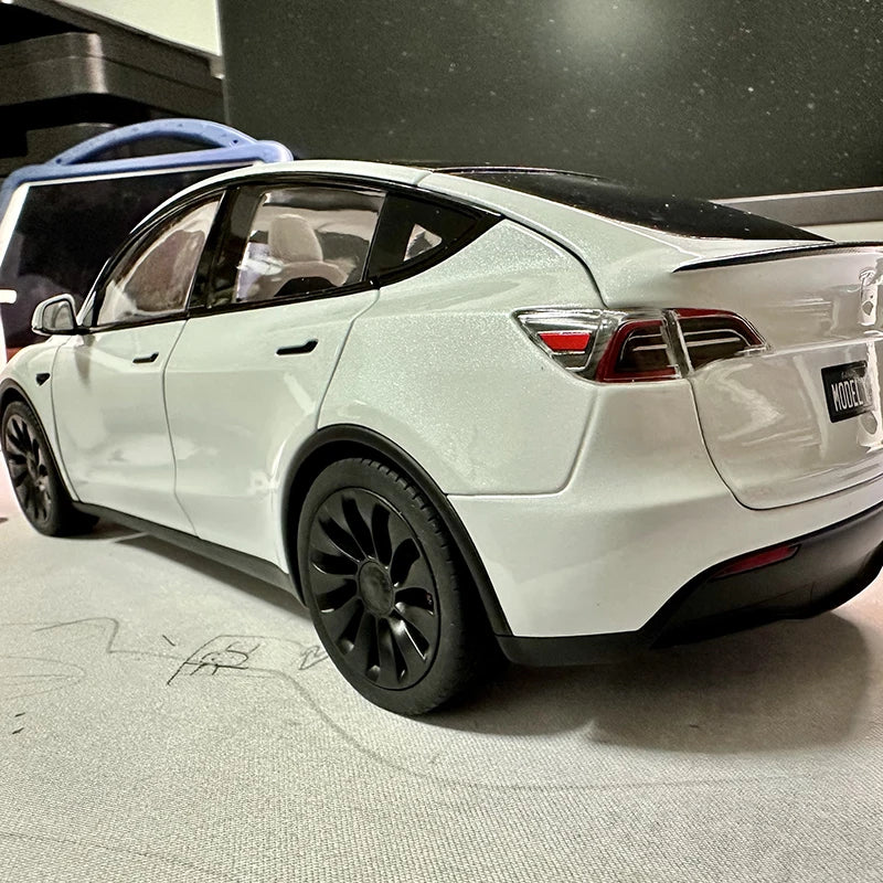 1:18 Tesla Model Y