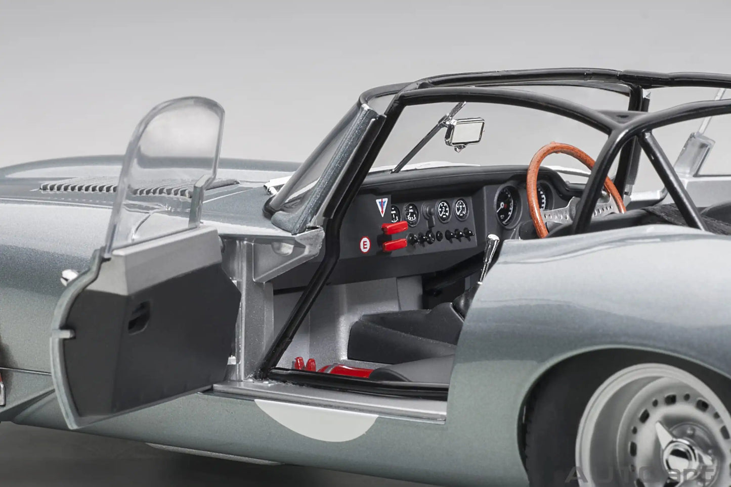 1:18 Jaguar Lightweight E-Type