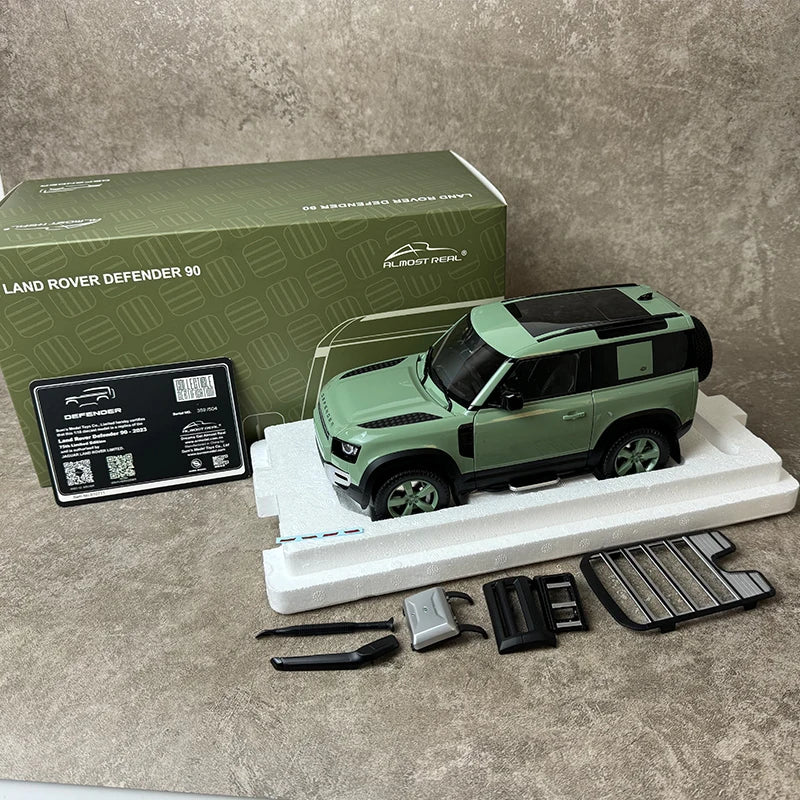 1:18 Land Rover Defender 90 (110) 2023 75th Anniversary Edition