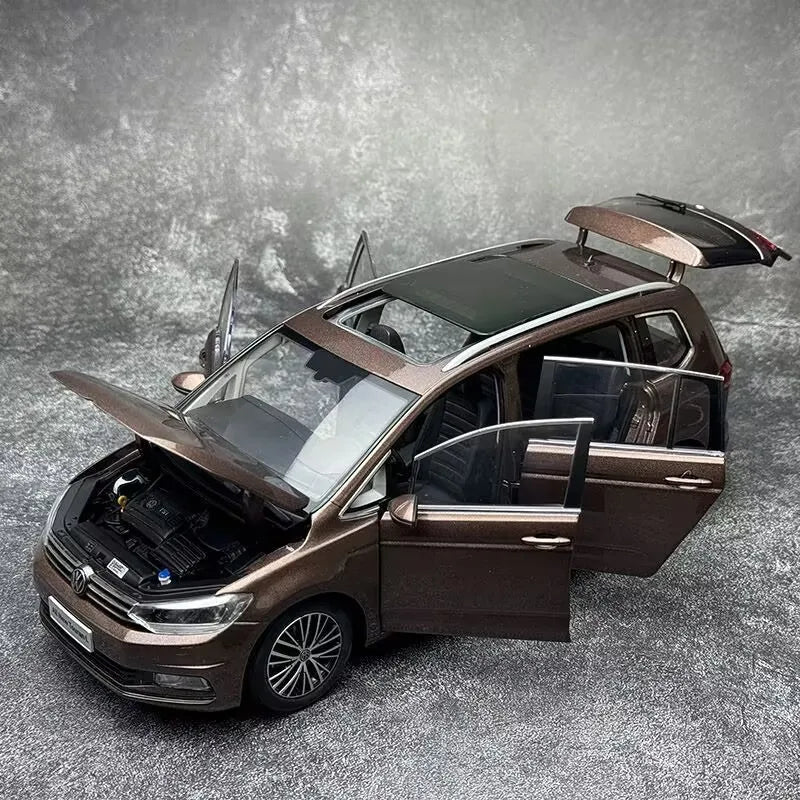 1:18 Volkswagen Touran L MPV