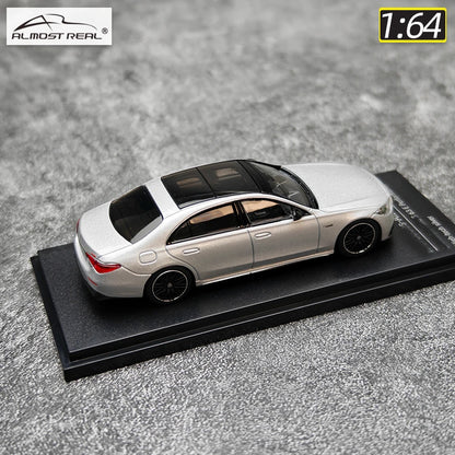 1:64 Mercedes-Benz S63 E Performance 2023