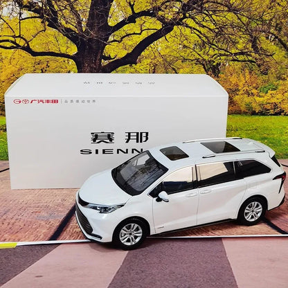 1:18 Toyota Sienna MPV