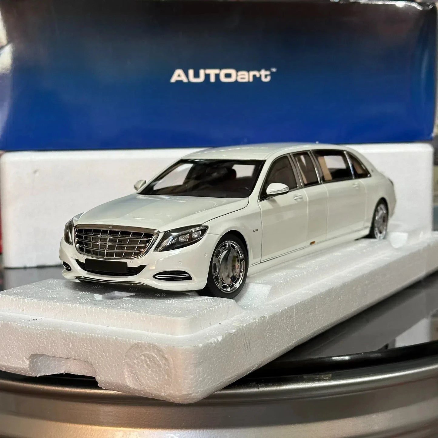 1:18 Mercedes Benz S600 V12 Pullman