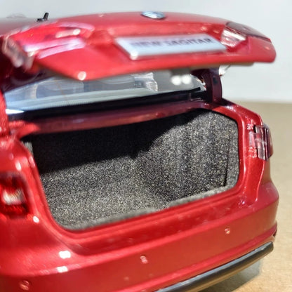 1:18 Volkswagen Sagitar (Jetta) 2012