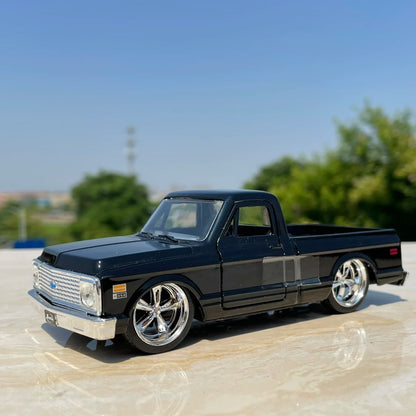 1:32 Chevrolet Pickup Truck