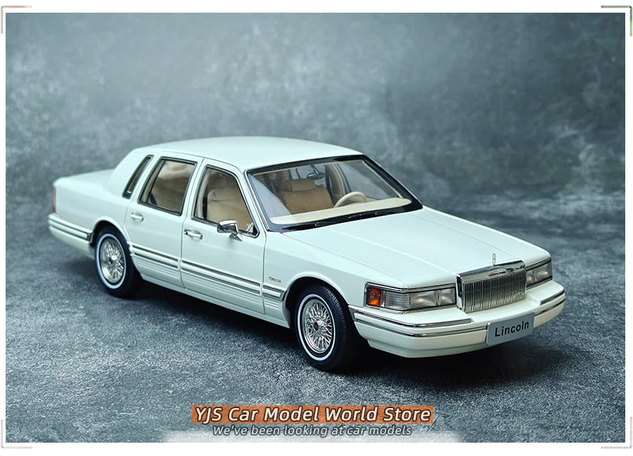 1:18 Lincoln TOWNCAR