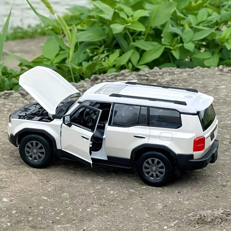 1:24 Toyota Land Cruiser 2024