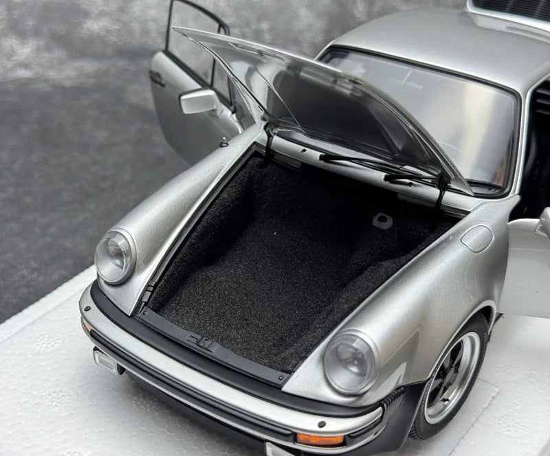 1:18 Porsche 911 Turbo 3.0 (930)