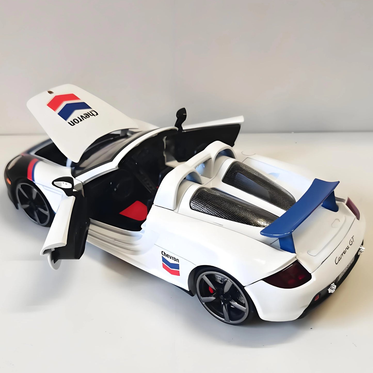 1:24 Porsche Carrera GT
