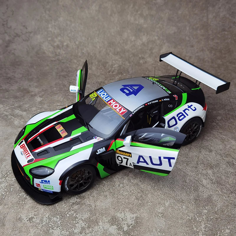 1:18 Aston Martin VANTAGE V12 BATHURST 12HOUR 2015 #97