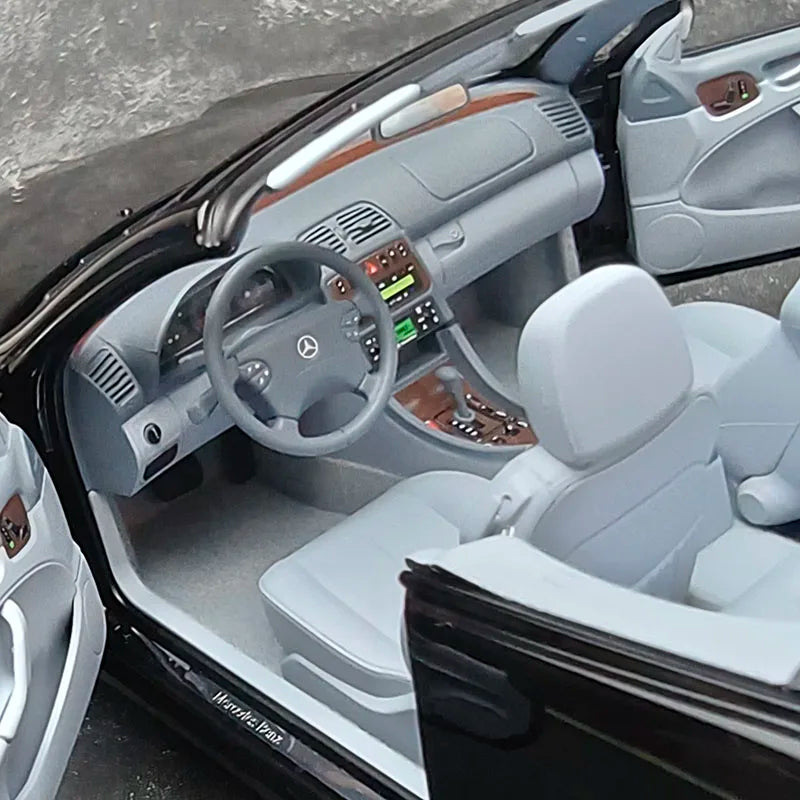 1:18 Mercedes-Benz CLK Class Cabriolet  A208 2000
