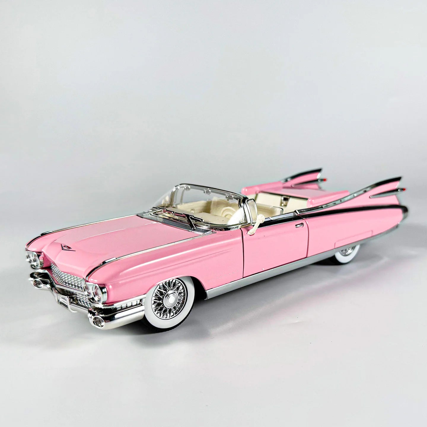 1:24 retro luxury convertible sports car