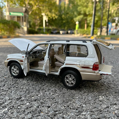 1:18 Toyota LC100 Land Cruiser