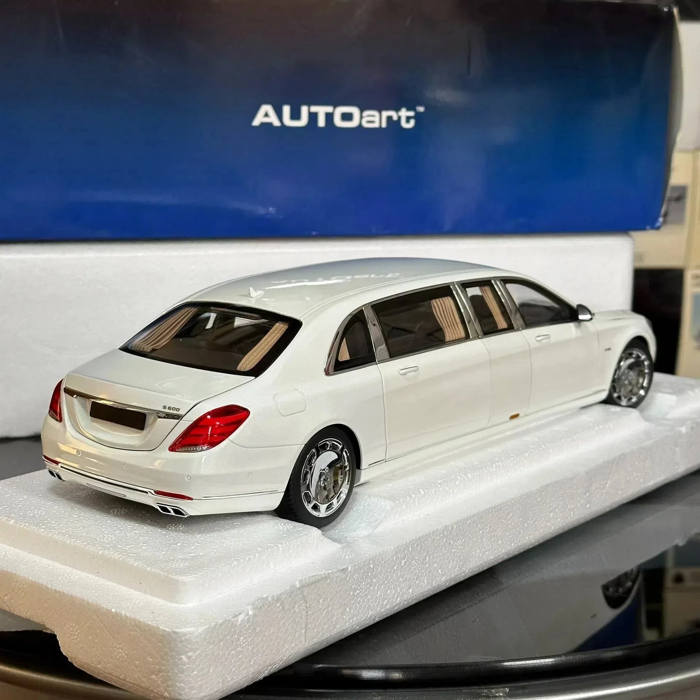 1:18 Mercedes Benz S600 V12 Pullman