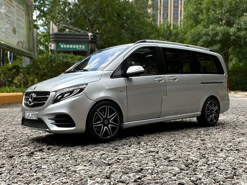 1:18 Mercedes-Benz V260 Viano MPV V-Class