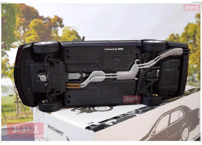 1:18 BMW 7 Series E32 730i 1986