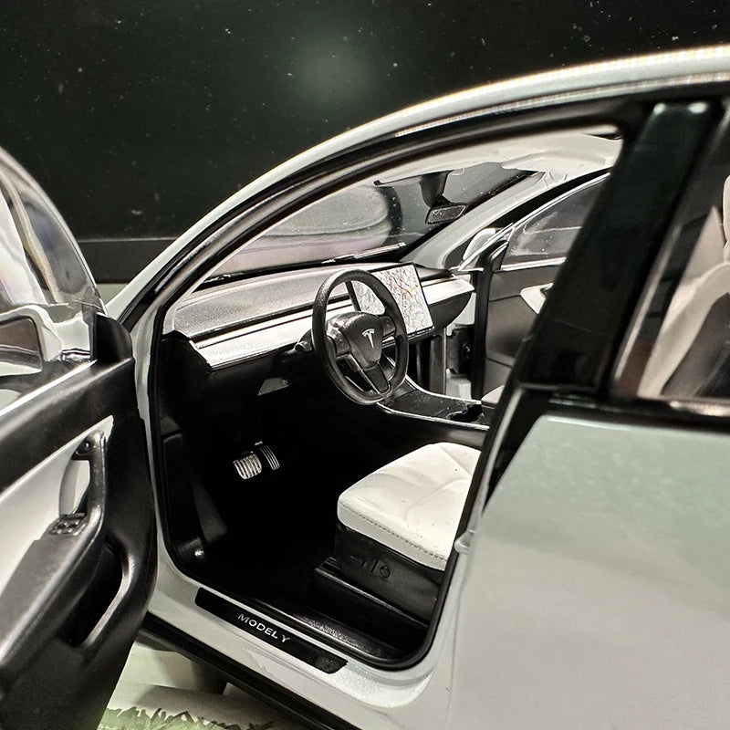 1:18 Tesla Model Y