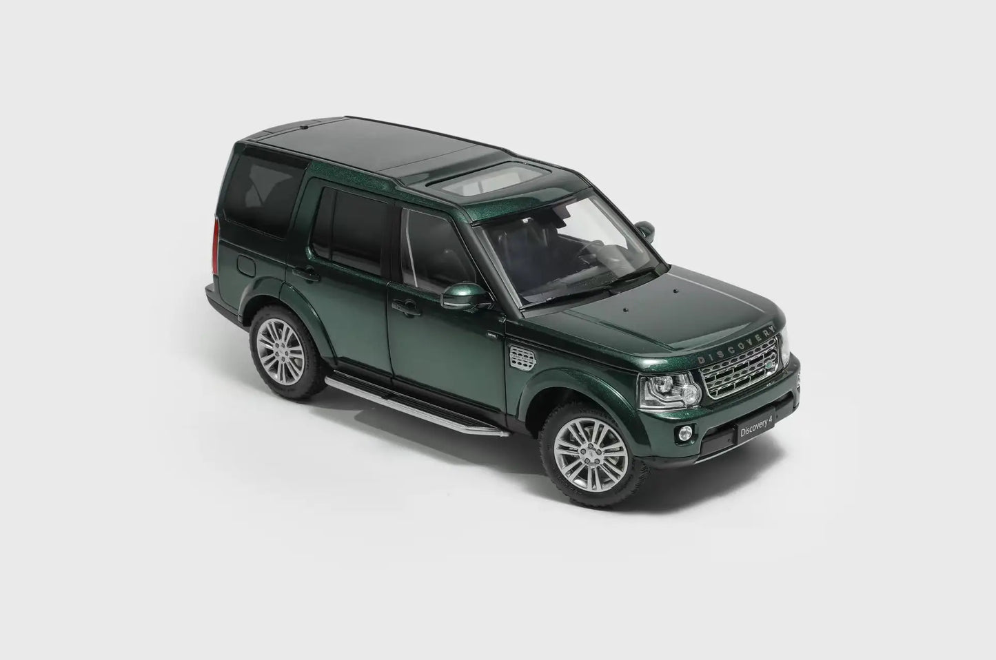 1:18 2014 Land Rover Discovery 4