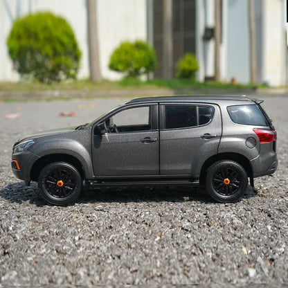 1:18 ISUZU MU-X Off-road Vehicle