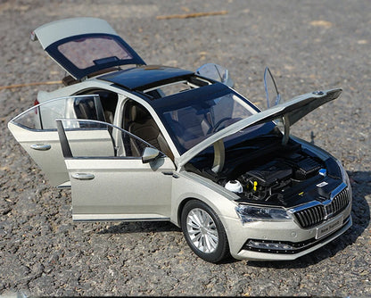 1:18 SKODA SUPERB