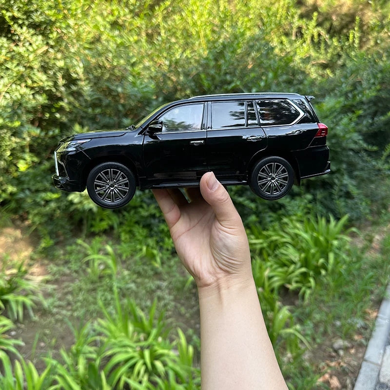 1:18 Lexus LX570