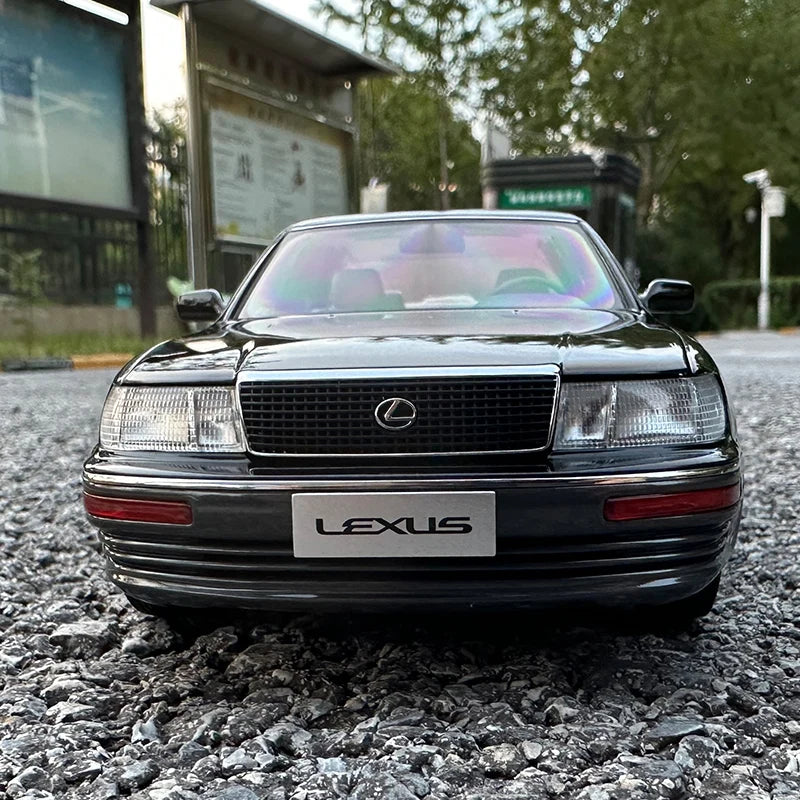 1:18 LEXUS LS400