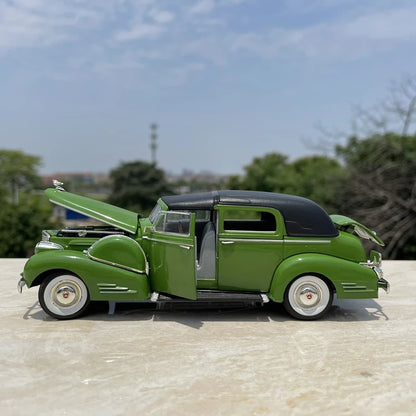 1:30 Classical Old Car