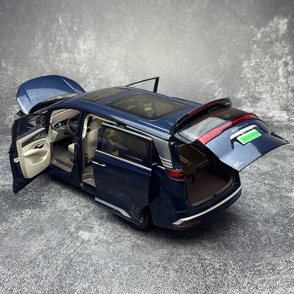 1:18 BYD DENZA D9 MPV Passat