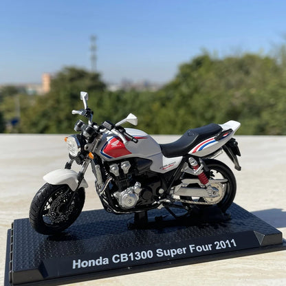 1:24 HONDA CB1300 Super Four 2011