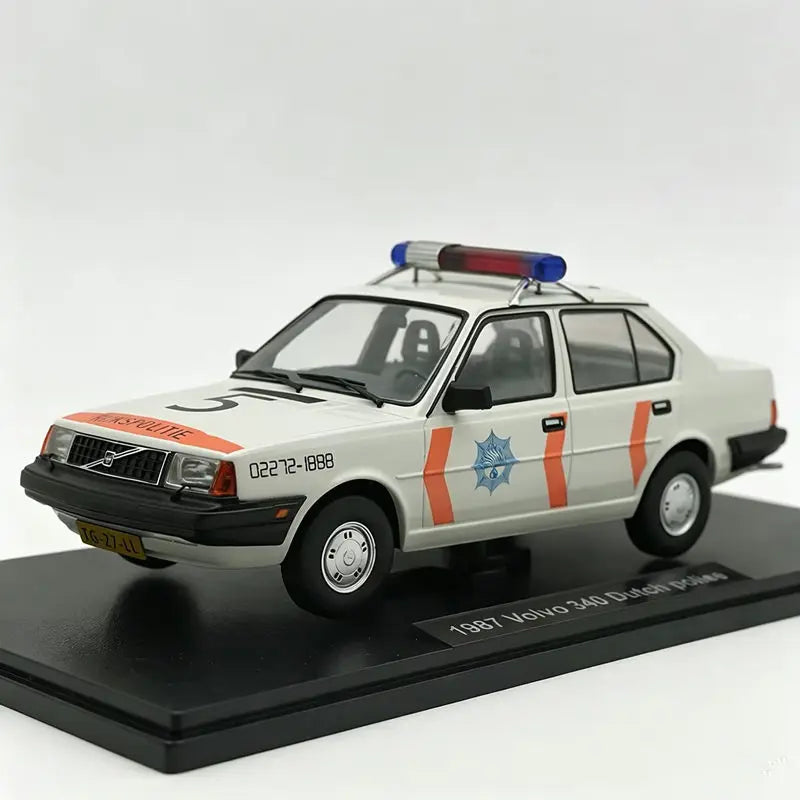 1:18 Volvo 340