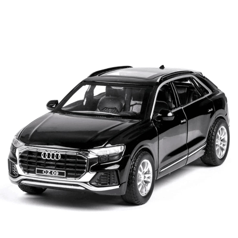 1:32 AUDI Q8