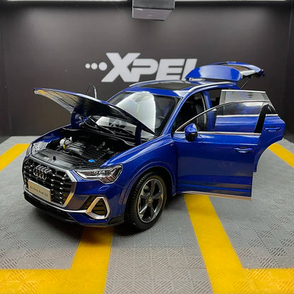 1:18 AUDI Q3