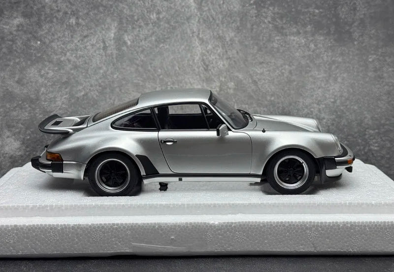 1:18 Porsche 911 Turbo 3.0 (930)