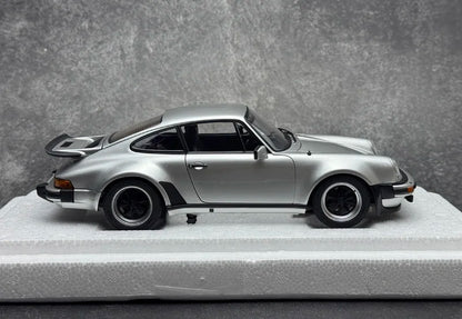 1:18 Porsche 911 Turbo 3.0 (930)