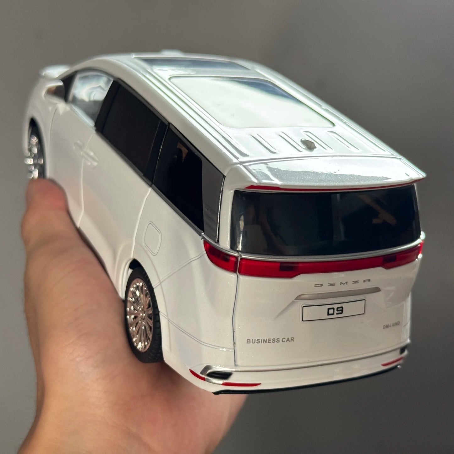 1:24 Denza D9 MPV