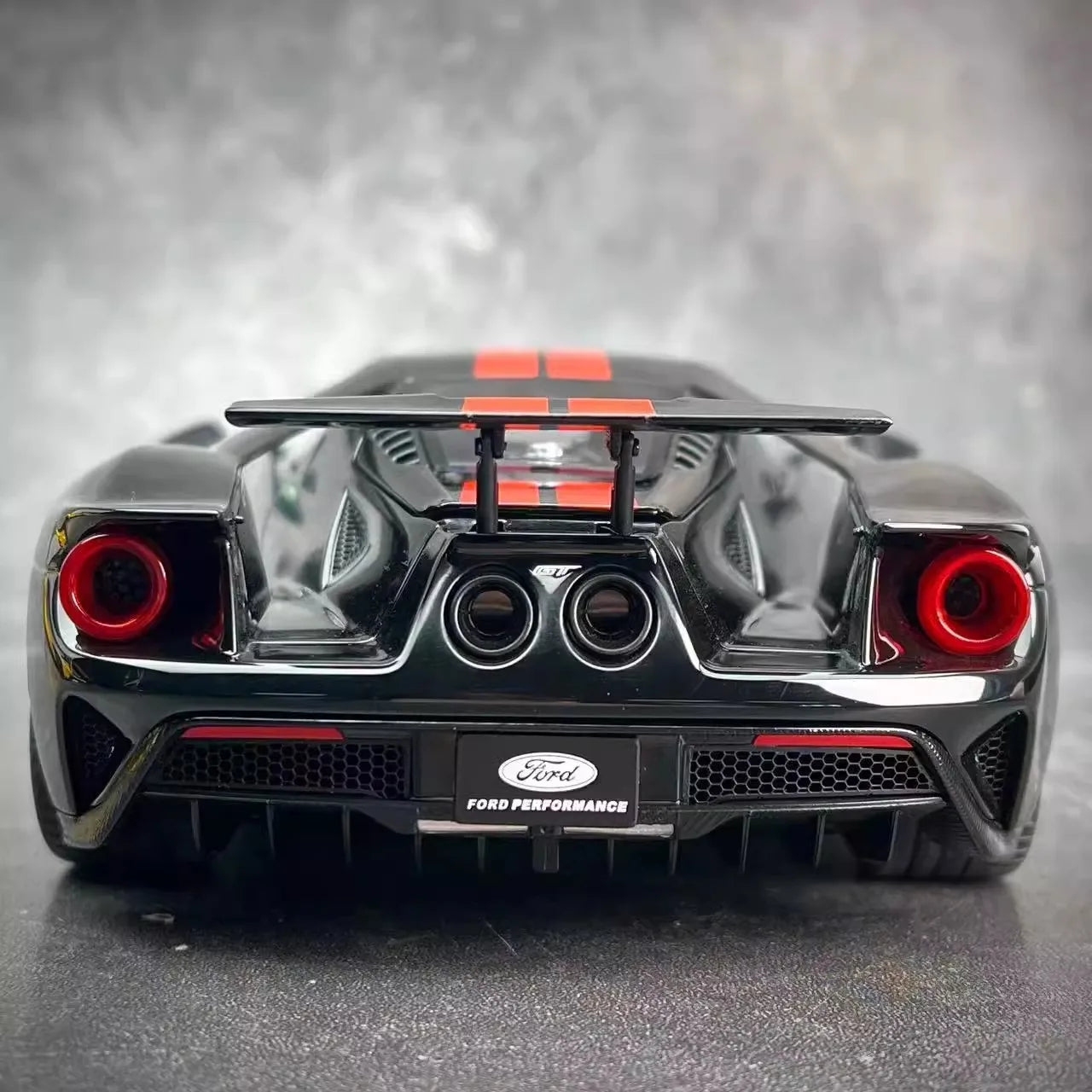 1:18  FORD GT 2017