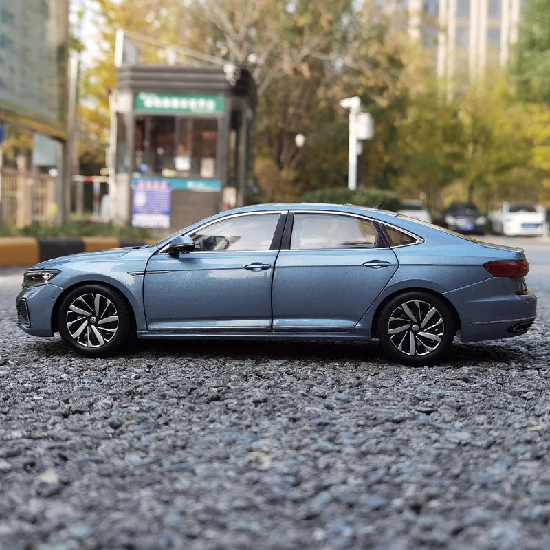 1:18 Volkswagen Passat 2022