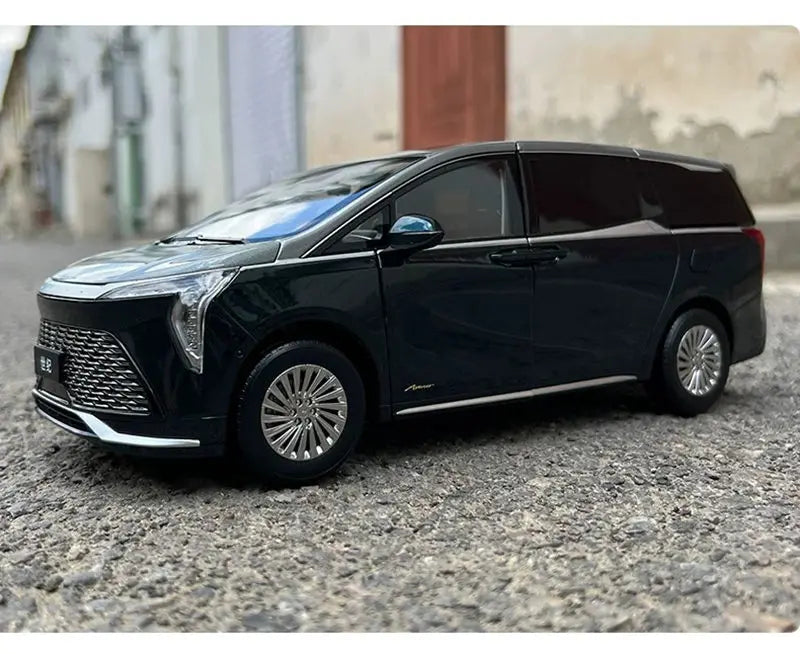 1:18 Buick GL8 Century MPV