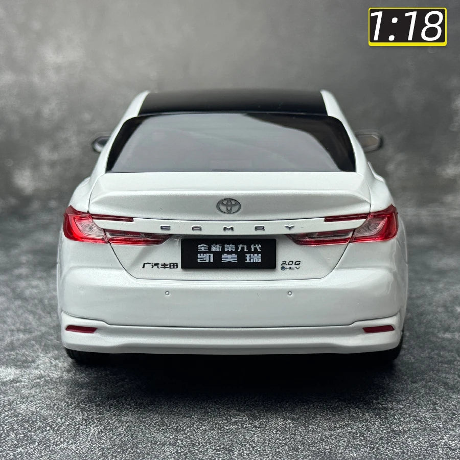 1:18 TOYOTA CAMRY 2024